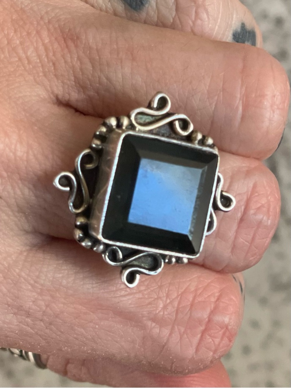 Silver Filigree Ring with natural black tourmaline. - Picture 6 of 9